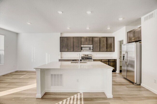 Foto del edificio - 6750 Juniper Dr