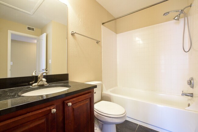 Foto del edificio - One Month Free- Limited Time Special!!! Miriada Condominums 3 Bed 2 Bath for Rent Near CONWAY!!!