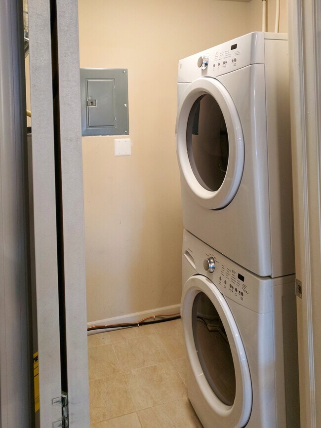In-unit laundry - 305 Victoria Dr