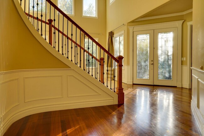 Foto del edificio - Stunning 2 story on Kent Easthill