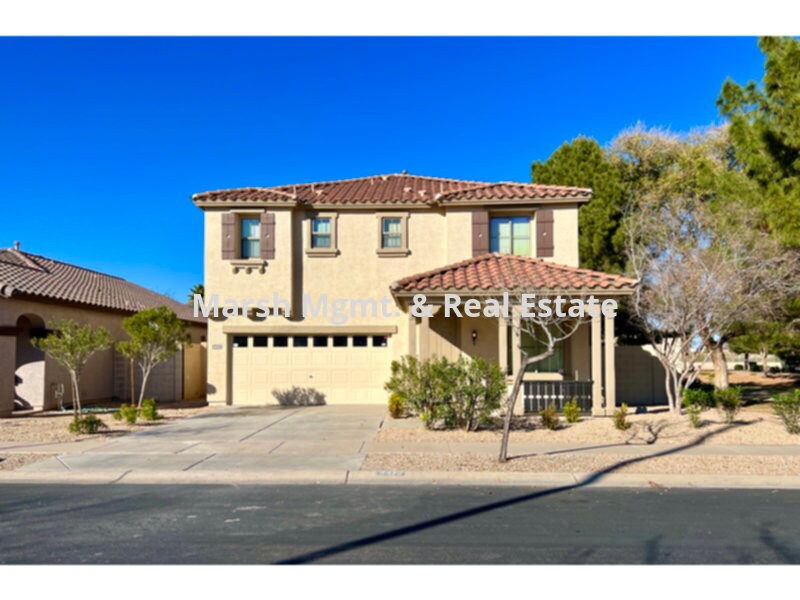 Located in Gilbert! This 4 bedroom, 2stor... House Rental in Gilbert