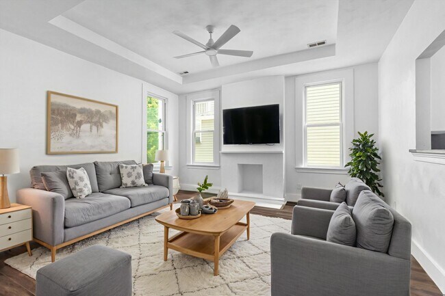 Foto del edificio - Where Vintage Vibes Meet Modern Mojo—Rent This Rare Historic 4BR/2BA Duplex in Norfolk’s Park Place