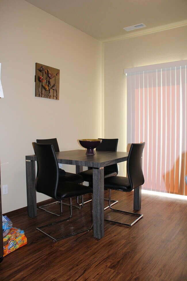 Foto del edificio - 3708 Ravenwood Cir