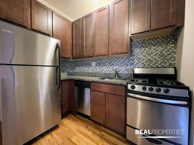 Building Photo - 1 bedroom in EVANSTON IL 60202