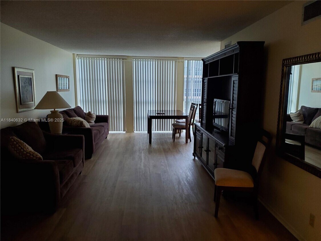 Foto principal - 851 Three Islands Boulevard