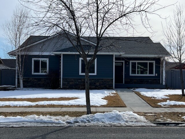 Primary Photo - 170 Short Pne Dr