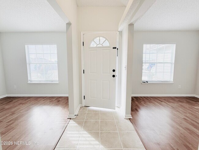 Foto del edificio - 8713 Star Leaf Rd N