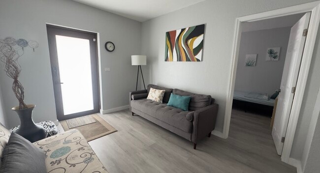 Foto del edificio - 2820 SW 1st St