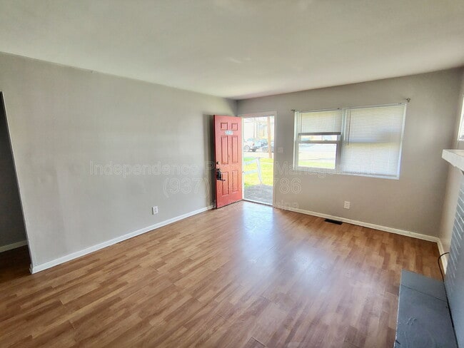 Photo - 2210 Woodlawn Ave Apartment