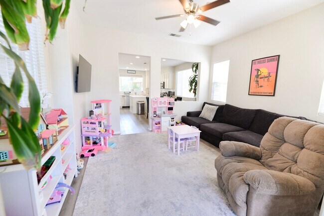 Building Photo - Beautiful Solana Home in Talega!  Spacious...