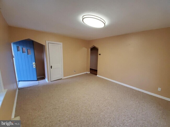 Foto del edificio - 760 Village Rd W