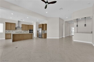 Building Photo - 11032 Rolling Vista Dr