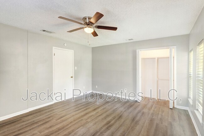 Building Photo - 929 Rice St