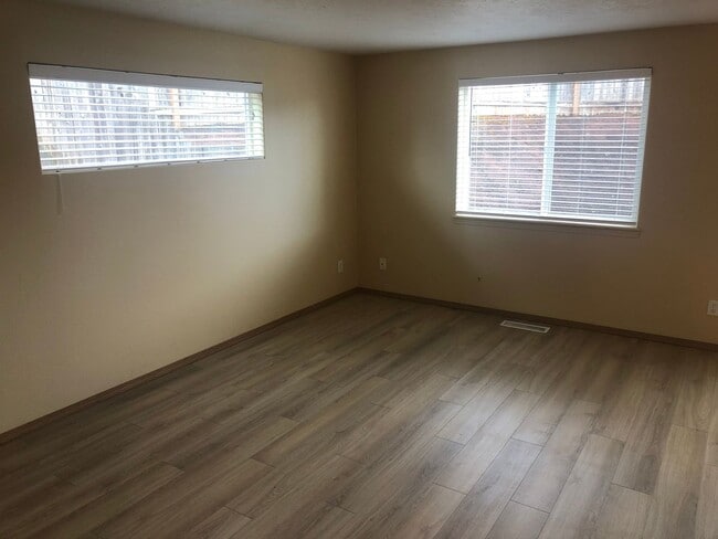 Foto del edificio - Three Bedroom Duplex in South Salem