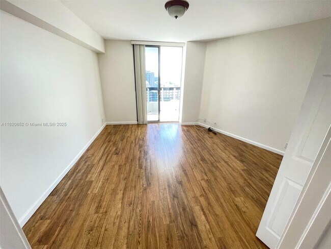 Foto del edificio - 3530 Mystic Pointe Dr