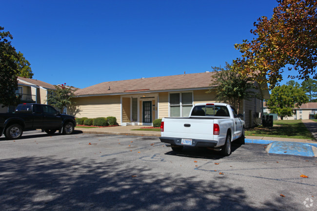 Building Photo - The Raintree Apartments