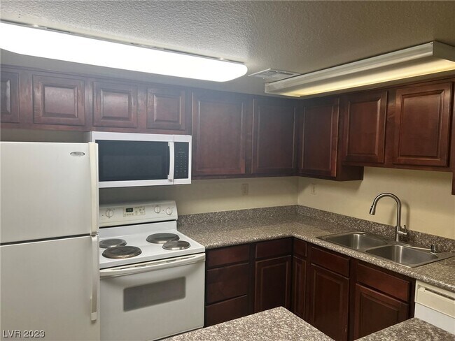 Foto del edificio - 5278 River Glen Dr