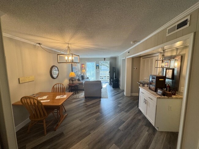 Foto del edificio - 104 Cordillo Pkwy