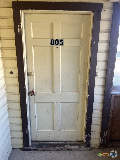 Building Photo - 805 W Kern Rd