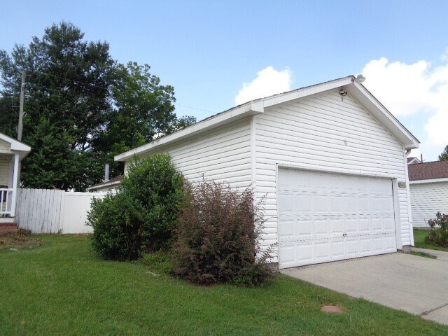 Foto del edificio - 21015 Sweet Blossom Ln