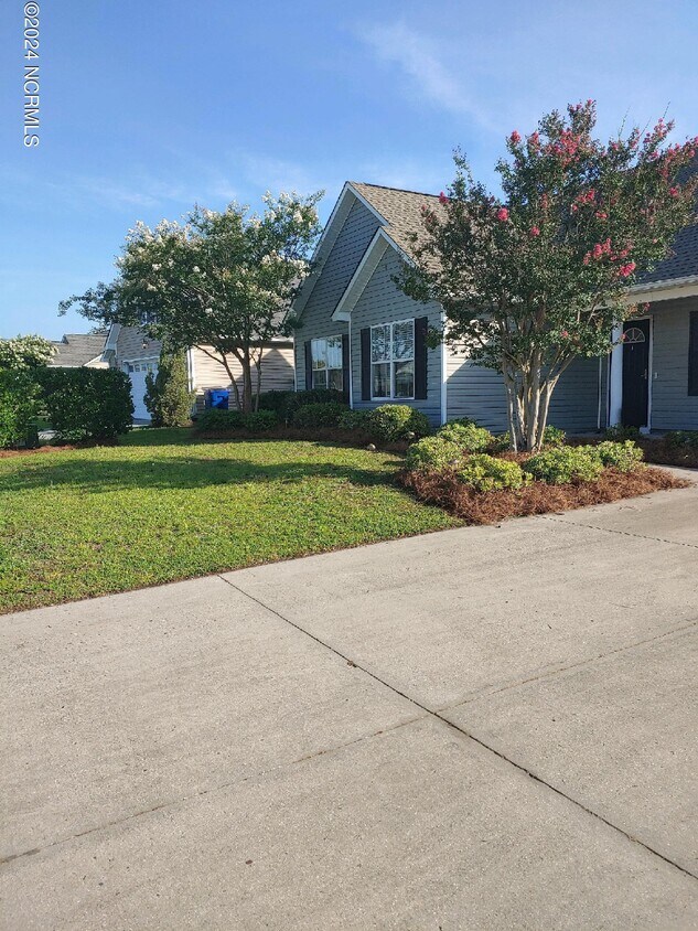 Foto principal - 2710 Bow Hunter Dr