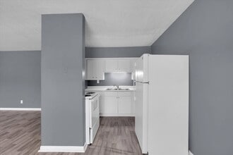 Building Photo - 421 Poplar Level Ct