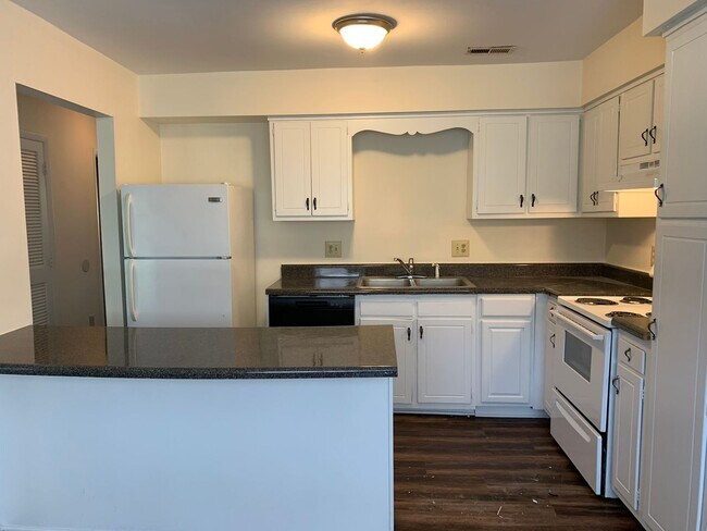 Foto del edificio - One-month FREE rent! Apply by 3/20/26.