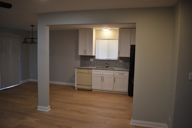 Building Photo - 1042 Auburn Ln