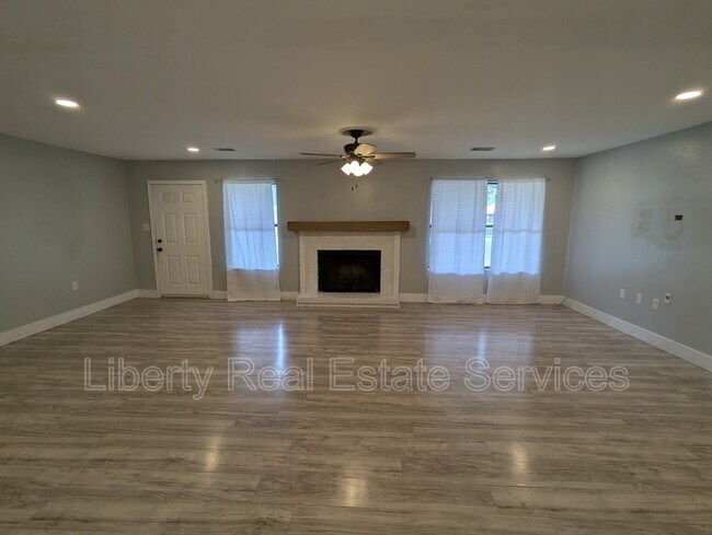 Foto del edificio - 600 Thornwood Way