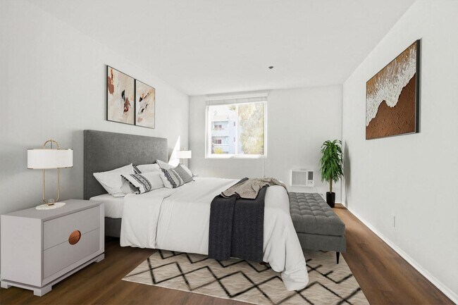 Interior Photo - Montana Avenue