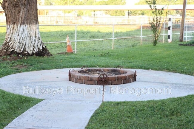 Foto del edificio - 313 E 1/2 St N