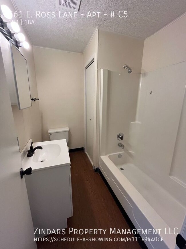 Building Photo - 1 bedroom 1 bathroom apartment on Ross Lan...