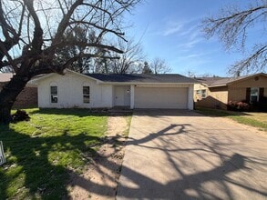 Building Photo - 1825 Southstone Ln