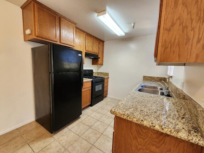 Building Photo - East Windmill Villa Apartments