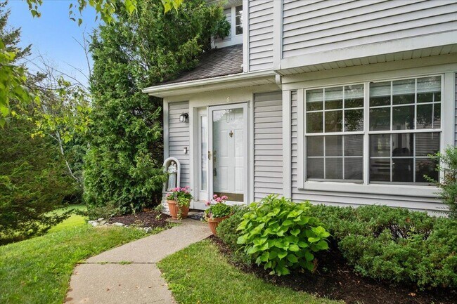 Foto del edificio - 6 Juniper Ln
