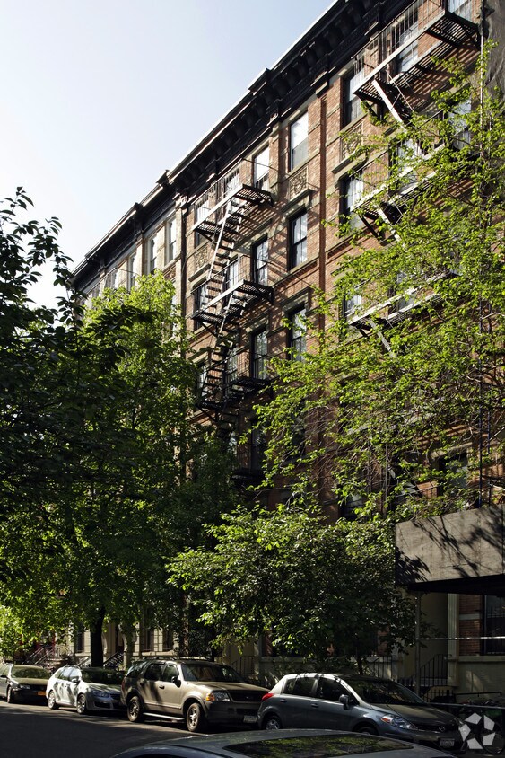 Primary Photo - 252 E 7th St