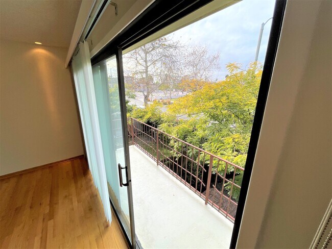 Balcony - 1701 Washington Way
