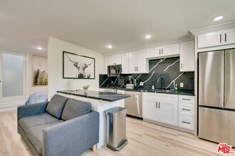 Building Photo - 8761 Dorrington Ave