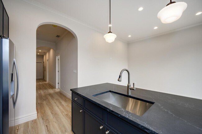 Photo - 1710 W Belmont Ave Apartment