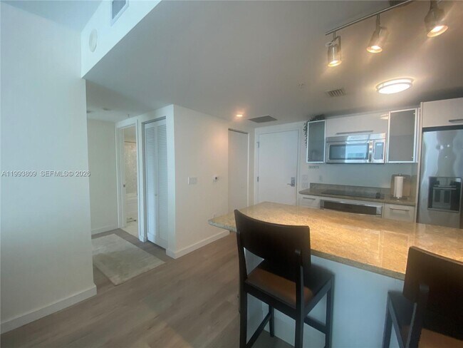 Foto del edificio - 185 SW 7th St