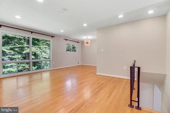 Building Photo - 5019 Fleming Dr