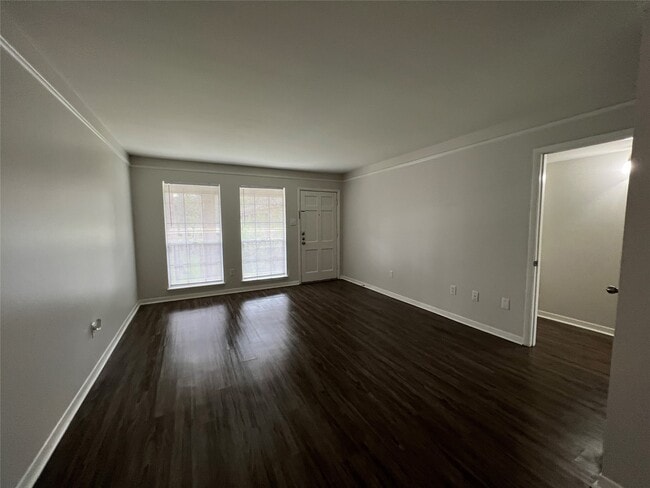 Building Photo - 500 Willow Dr