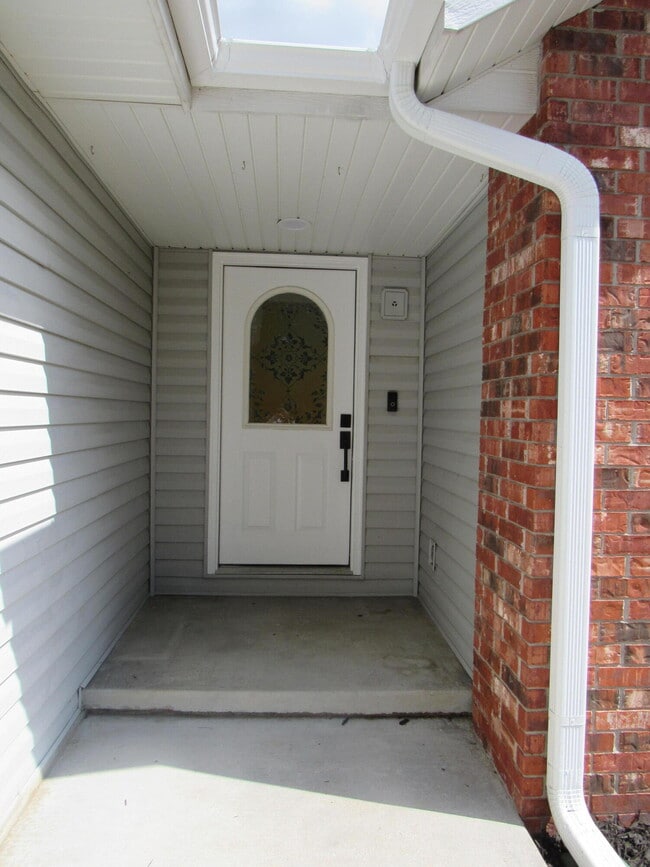 Building Photo - 576 S Kingsgate Ct