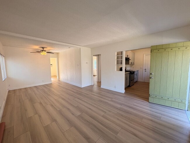 Foto del edificio - 15635 Curtis Ave