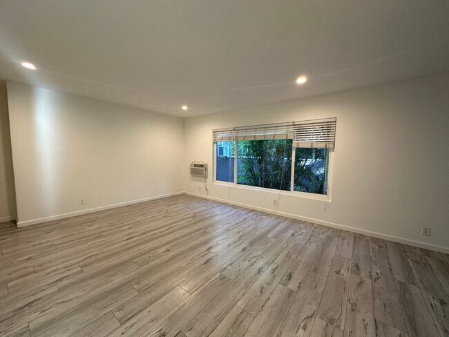 Foto del edificio - 7555 De Longpre Ave