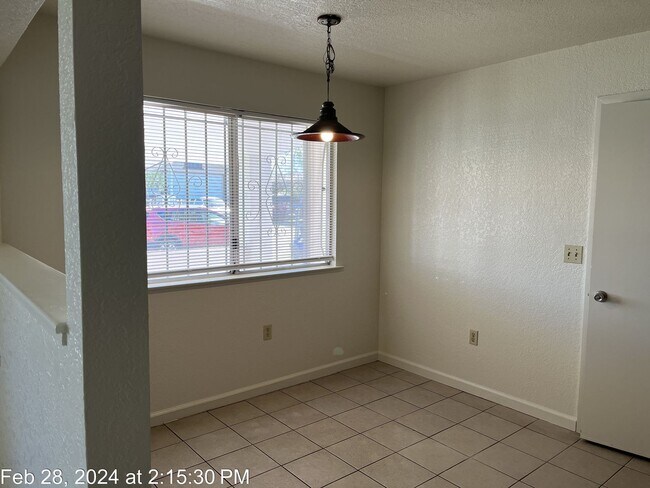 Building Photo - Avondale/Fruitridge Area