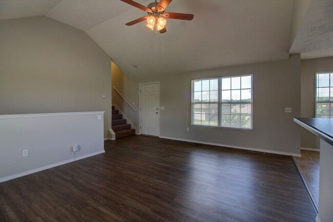 Building Photo - 3 Bedroom in Springfield!