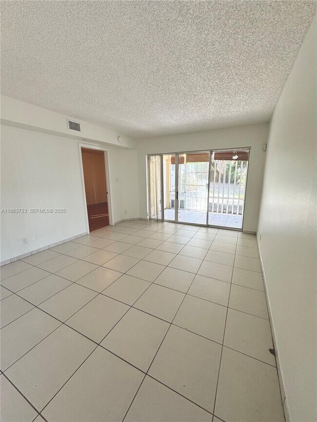 Building Photo - 9500 SW 140th Ct