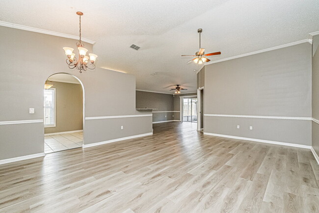 Building Photo - 12934 Lake Vista Dr