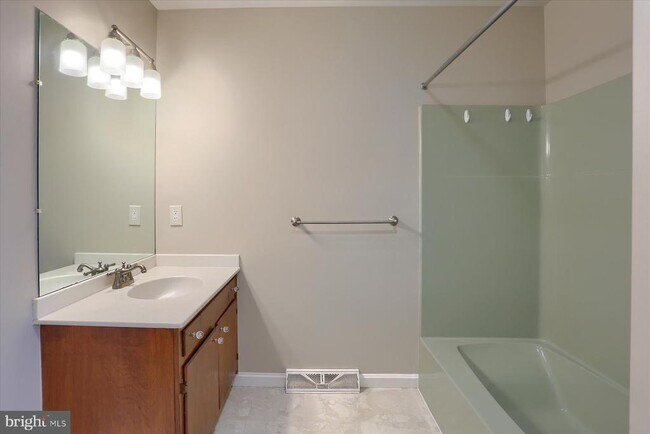 Foto del edificio - 1515 Woodcrest Cir